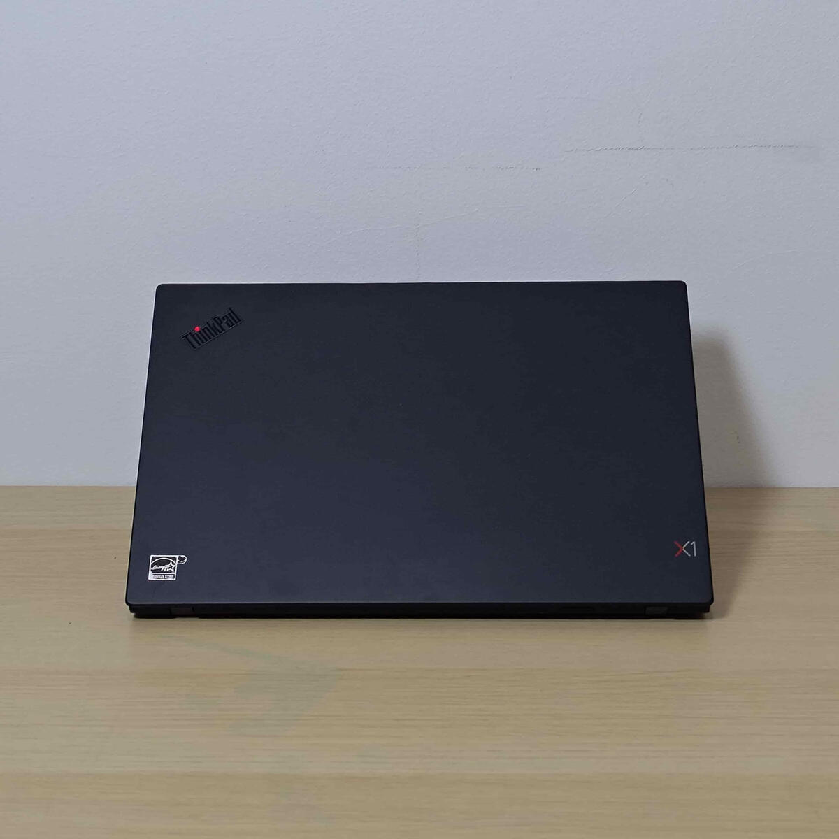 Lenovo Thinkpad X1 Carbon Gen 6 Belakang Tengah Lenovo Thinkpad X1 Carbon Gen 6 Belakang Tengah Butik Laptop