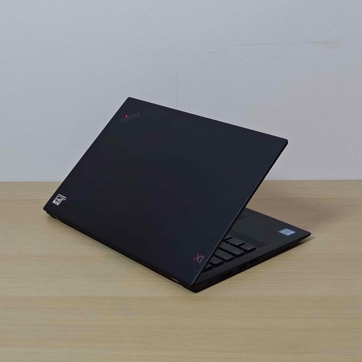 Lenovo Thinkpad X1 Carbon Gen 6 Belakang Kiri Butik Laptop